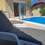 Relax House